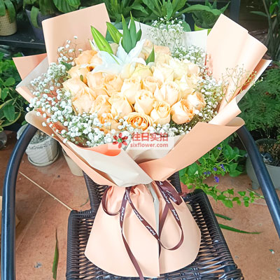 威海33朵香槟玫瑰百合，心里永远是你